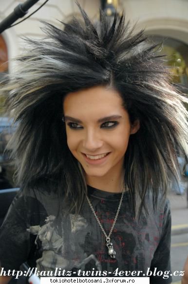 poze bill: vrei pupic mine? &nbsp; mai tarziu dupa autografe