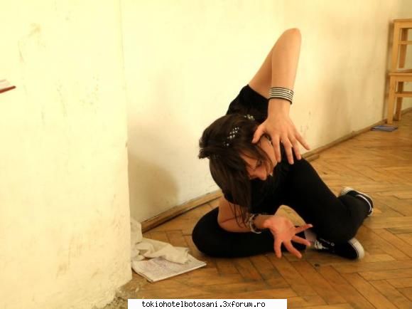 photos with &nbsp; eka nush cauta acolo