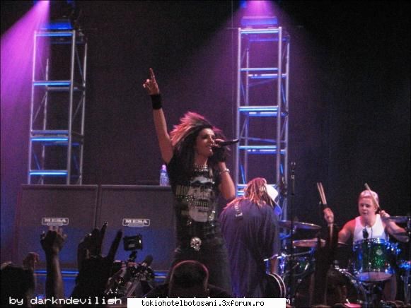 pozzze th(pe scena):x [img]