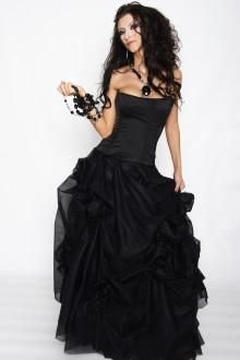 -nunta bill kaulitz- mah poy bill vreau rochia mriceasa fie neagra ..aja probabil m`aj imbraca una