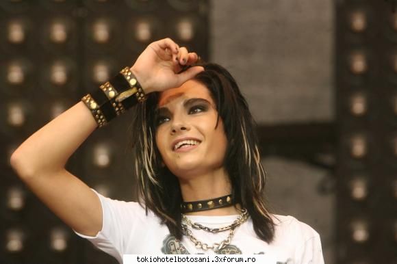 bill: vai,gata fetelor nu va mai dezbracati ca transpir aici !!! poze cu