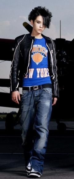 bill:15 ani,coleg de clasa cu teea 2 frati despartiti