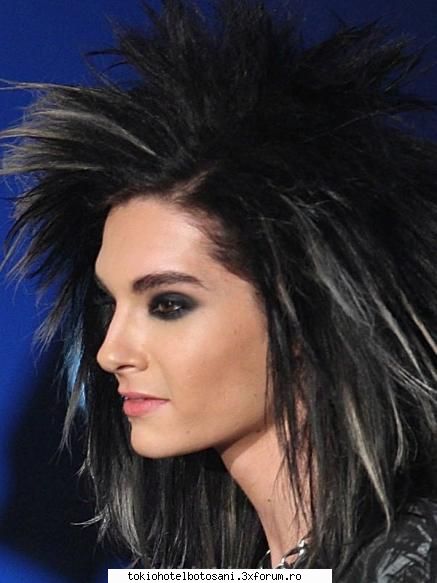 poze bill: sa-i dau oare meu telefon fata aia ...