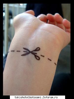 d!ana scris:eu auzit tom are mai mare asta tot poarta haine super largi...am aflat dintr-un interviu