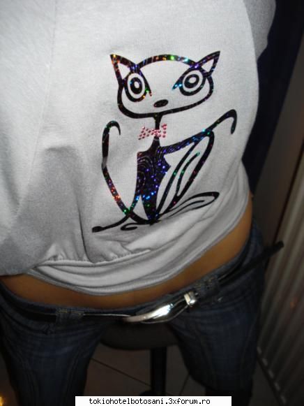 gia asta poza care mi-a tras-o sa-ti fac una priviti mi-a pozat! plus m-a prins picioarele cam fata