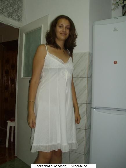 madlena poza mine singura kre din cauza asta laptopul mamei.