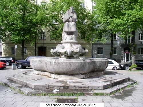 heart...is broken bine...sa vedem iese cand combin raceala imaginatia mea... "-cum iti fac asa