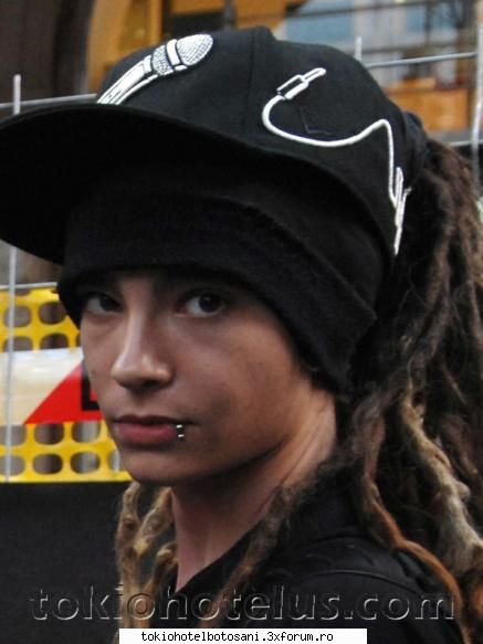 heart...is broken prostii gandeste tomlolma rog...la altceva are cedar pana