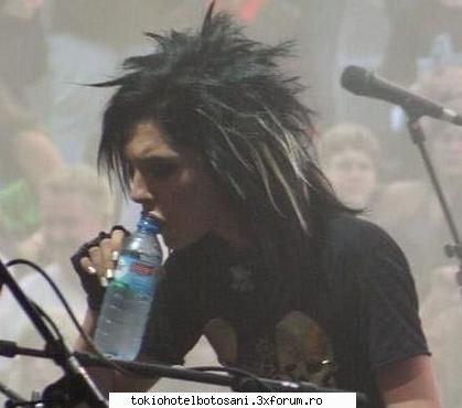 poze scuip putin sticla georg m-o enervat aseara Admin:)