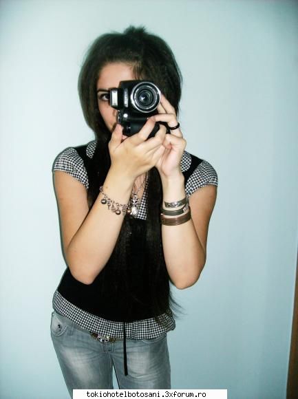 joc poze poze pzoa baiatul alacua celasi aparat!