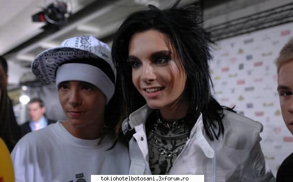 poze vorbesti ma...avem tipa dezbrcata sub pat... Admin:)