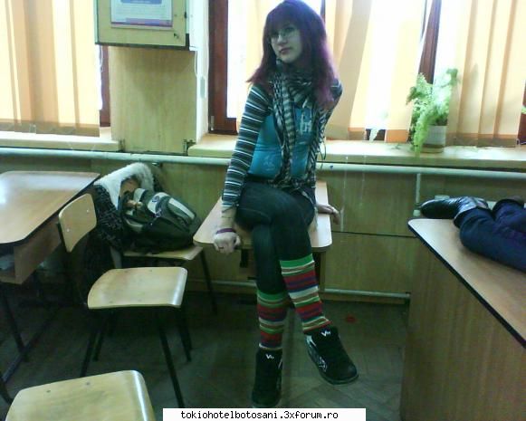 photos with salut.. sunt noua aici ... ani sunt din resita..