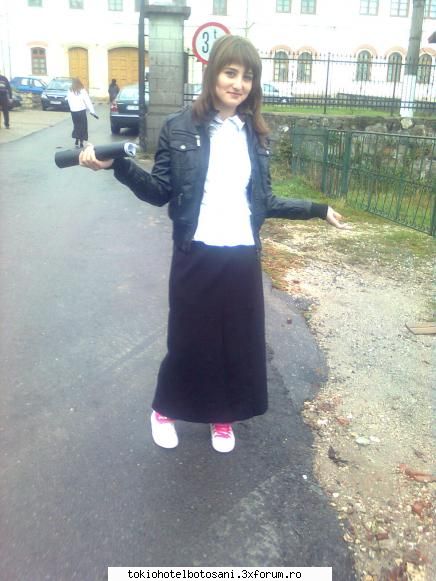 hallo ^_^ poza asta pentru lari vada aspteapta daca vrea mearga cor bisericesc