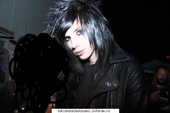 black veil brides rog sa`mi scuzati crizele gelozie[eu desenat`o tipa aia]