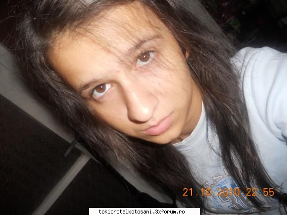 laura^^ copila par poza ))asta