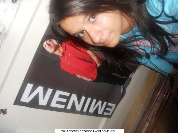 laura^^ naspa poza,dar posterul ever!si desigur for ever!