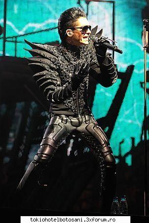 pozzze th(pe scena):x [img]