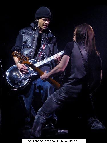 pozzze th(pe scena):x [img]