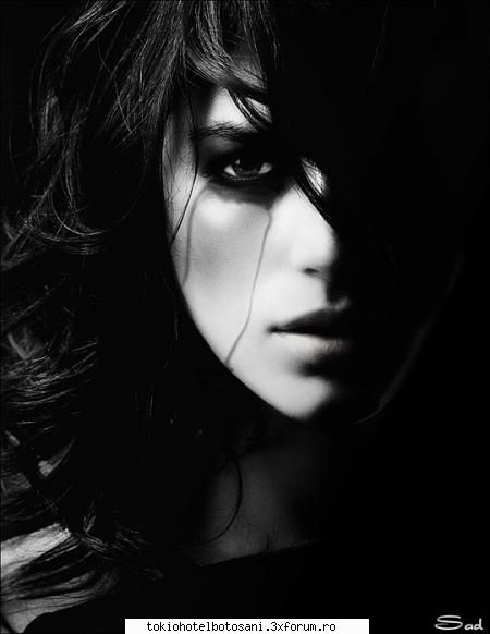 otravit... erau peste grade afara, neobisnuit cald pentru luna aprilie. alice tocmai scapase scoala