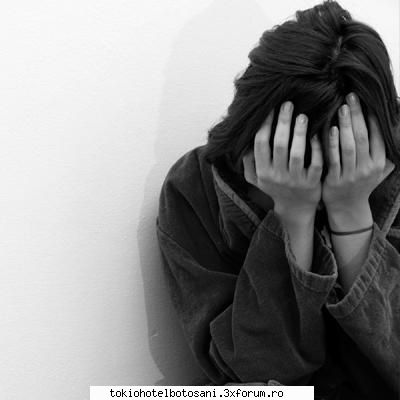 vantul adia usor, fata delicata. lacrimile ii siroiau pe obraji ca doua mici cascade. sleita de