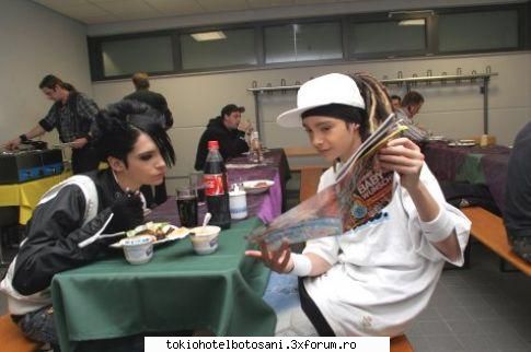 poze tom;uite frate aici scrie cum cuceresti vad Admin:)