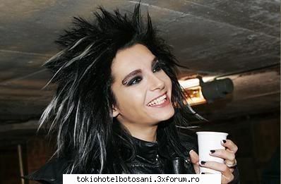poze bill: umm..shi intlebi kum cheama? ..poi bill numai athat? bill: nu..shi kaulitz
