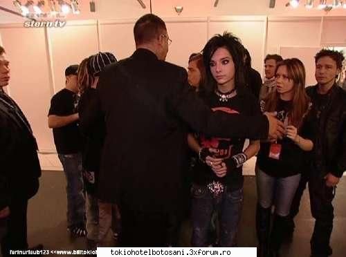 poze saki: bill voie treci! stai aici! bill: imi plac ochii tai..sa stii iubesc! nathalie: dar