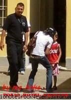 poze pikiu: uuii..tu esti bill?ala rock'eru? ala faimoshuu? mi'o zis sora esti bon path shtiu