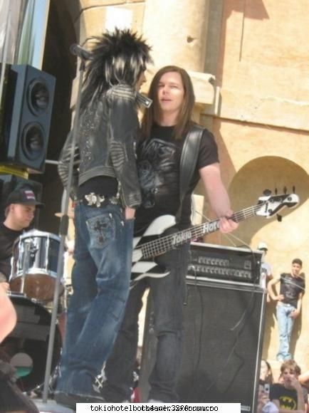 poze bill: uite ochi superbi are aia din primu rand georg: daa &nbsp; sani!!! &nbsp; bill: