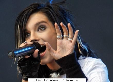 bill mana poate asa obisnuit ...dar conteaza ...vocea lui superba tic nu&nbsp; poate schimba asta