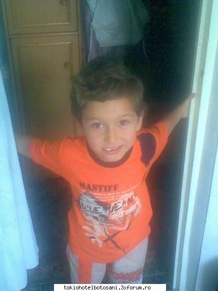 sora mea mai mica suntem aproape visam fel,cate-o data)de aceea avem comun.avem frate ani care putem