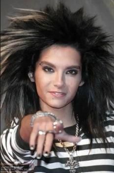 poezii dedicate lu' bill..... visuri catre tine..intr una visez pot renunta,la tine tot uit asa este