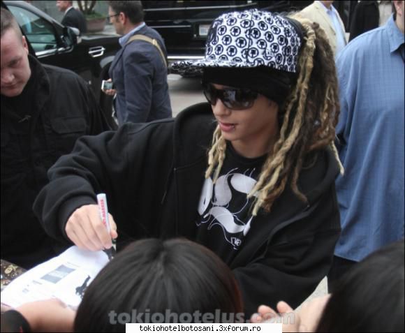 bancuri animale vine iepurasul urs.- nene ursule, hai bar fac cinste.- bun, bucura ursul, hai.ajung