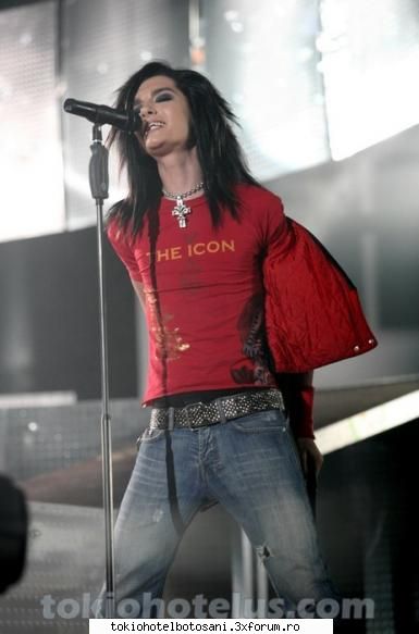 poze bill: ahhhh fetelor m-au cam luat caldurile! stai mai eliberez putin...