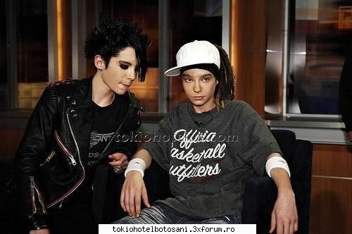 poze bill: tom vezi mah tipa aia acolo...ce hot..bill: bine mey hai s-a terminat emisiune shi tre'