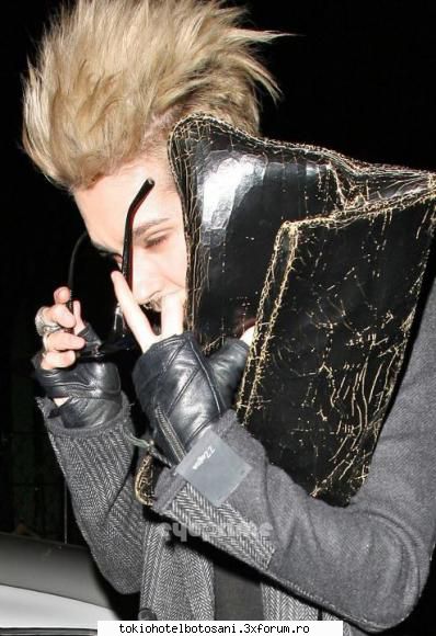 what the fuck! bill blond! =))) mie una imi place cum arata prea imi place,dar alegerea lui.