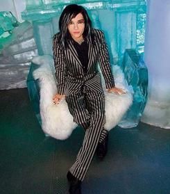 poze mah frige scaunu asta cine naiba m`a pus fac ziua aici ?mai putin fac mine frig &nbsp;