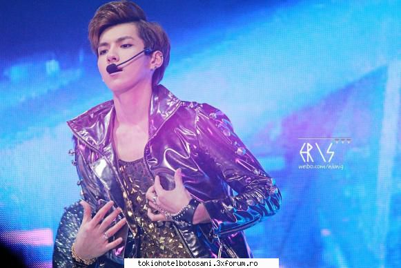 vreau poza. vreau poza chanyeol.