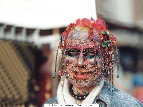 tom alt pierce?? woh! alt pierce? neah...nu gasitzi voi decat unul poza sub scrisul meu? ink reusit