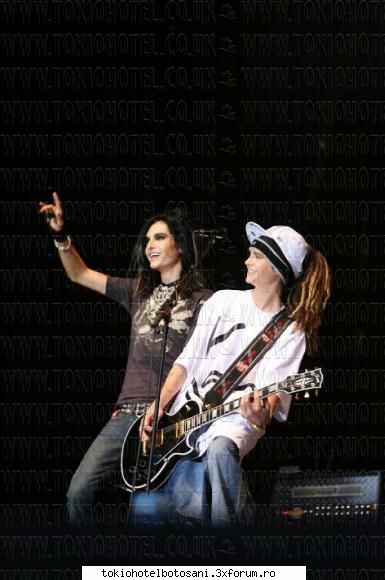 pozzze th(pe scena):x fara