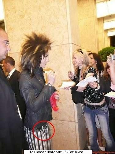 poza luata dintr-un filmuletz fane care zbierau dupa th:-ss cik sculat din cauza vazut prea molte