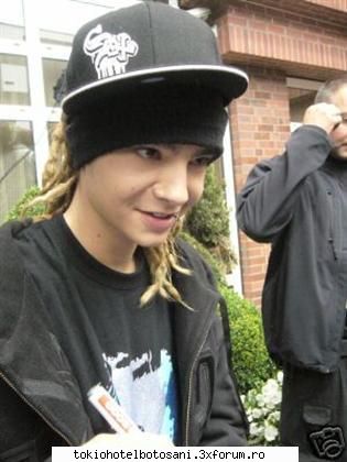 poze tomy comice sex??'in noaptea asta? &nbsp; dupa dau aurografe