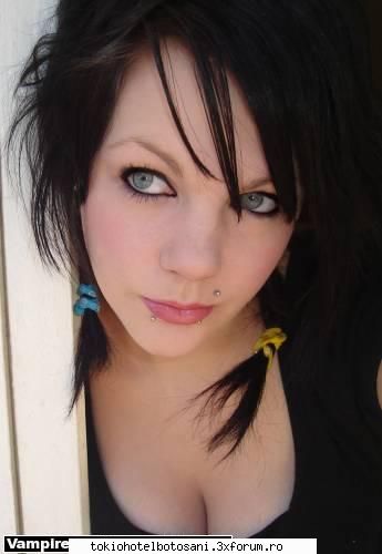 doar deci..m-am hotarat incep cel de-la 3-lea fic meu..no fie cine stie ce..mai ales vom ani..tipa Admin:)