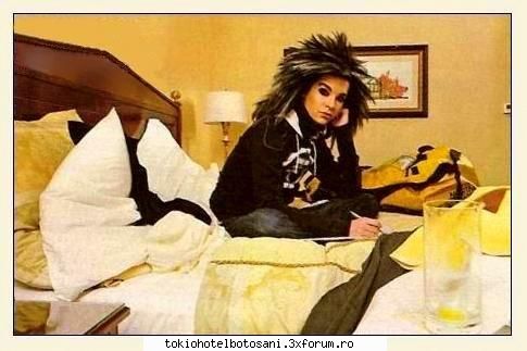 joc poze poze manutzza !ma chinui citesc scrie pe&nbsp; capacel signa aia rosie &nbsp;