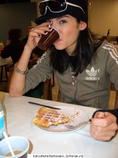 bill nemachiat kand l-am vaz prima oara m-am s-a intamplat shy alte leam vaz aku m-am kiar sweeet?