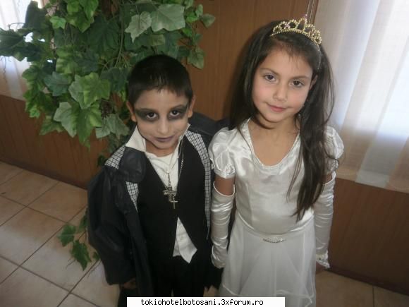 Alice :) - Si acum o poza tot de la Halloween . Tot fratele - Haideti sa ne cunoastem!