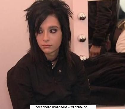 Bill gay???? - sigur nu avea altceva de facut.Sa fim seriosi .Tu - Bill Kaulitz(vocal)