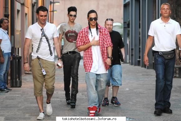Bill in Saturn comercial - miha_tokio_hotel - Bill Kaulitz(vocal)