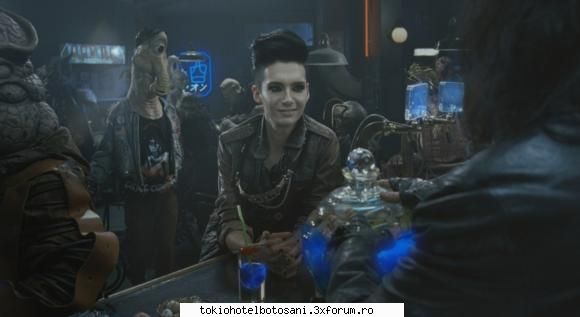Bill in Saturn comercial - miha_tokio_hotel - Bill Kaulitz(vocal)