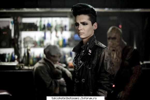 Bill in Saturn comercial - miha_tokio_hotel - Bill Kaulitz(vocal)